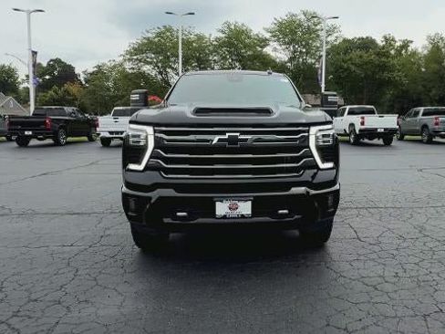 Used 2024 Chevrolet Silverado 2500 High Country w/ Midnight Edition AWD/4WD image 3