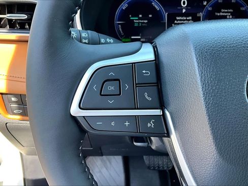 Used 2026 Toyota Highlander Platinum AWD/4WD image 23