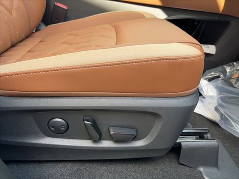 New 2026 Nissan Pathfinder Platinum FWD image 22
