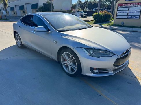 Used 2015 Tesla Model S 85D image 7
