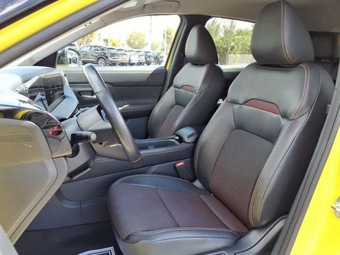 Used 2025 Nissan Kicks SR FWD image 5