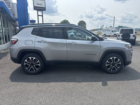 Used 2022 Jeep Compass Limited AWD/4WD image 2