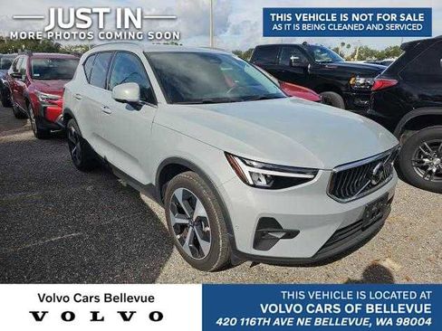 Used 2025 Volvo XC40 B5 Plus image 1