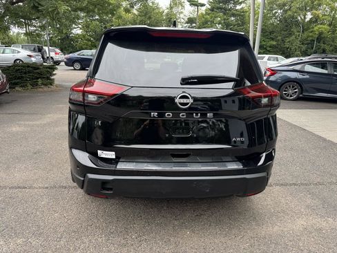 Used 2025 Nissan Rogue SV AWD/4WD image 4