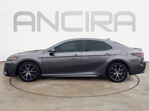 Used 2022 Toyota Camry SE FWD image 11