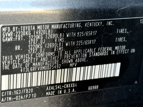 Used 2021 Toyota RAV4 LE AWD/4WD image 32