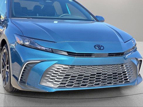 Used 2026 Toyota Camry SE w/ Multimedia Upgrade Package image 8