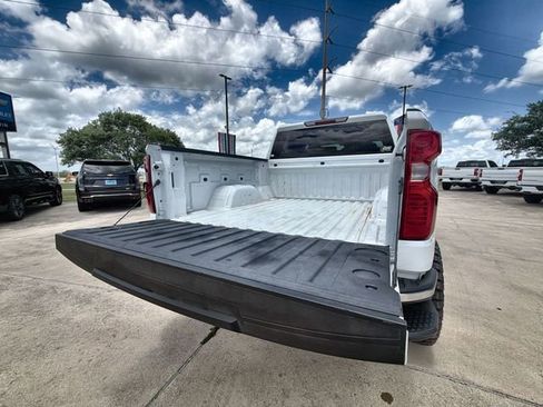 Used 2023 Chevrolet Silverado 1500 LT AWD/4WD image 25