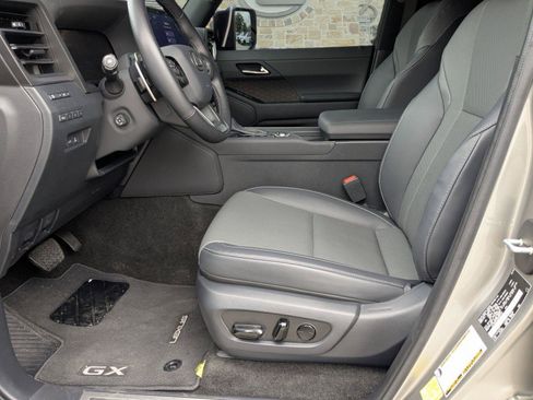 Used 2025 Lexus GX 550 w/ Cold Area Package AWD/4WD image 5