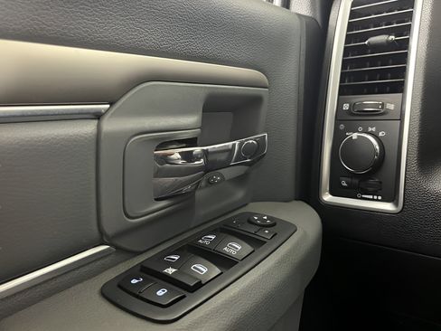 Used 2019 RAM 1500 Classic SLT AWD/4WD image 23