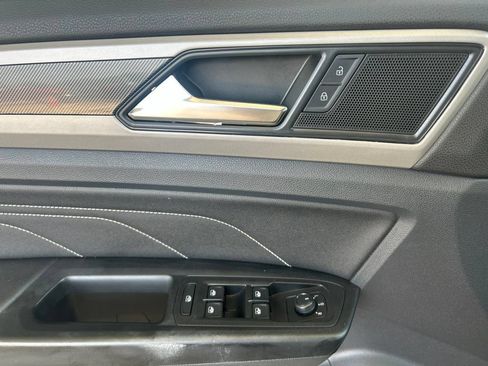 Used 2020 Volkswagen Atlas Cross Sport SEL AWD/4WD image 26