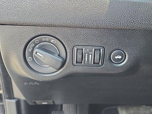 Used 2023 Chrysler 300 Touring w/ Sport Appearance Package image 21