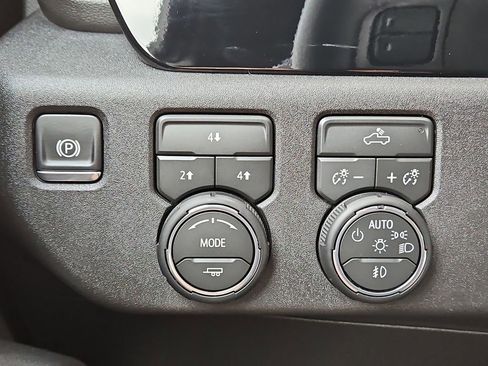 Certified 2026 Chevrolet Silverado 2500 LT w/ Convenience Package AWD/4WD image 19
