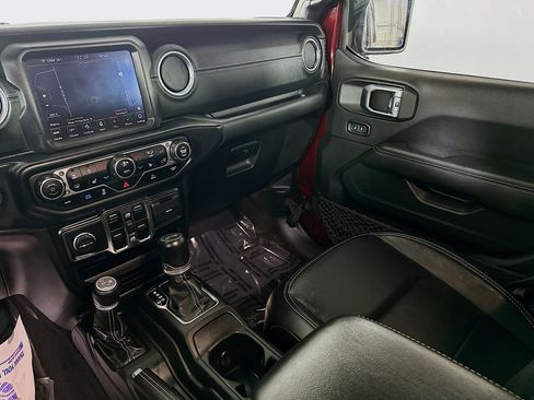 Used 2021 Jeep Wrangler Unlimited Sahara w/ Cold Weather Group image 22