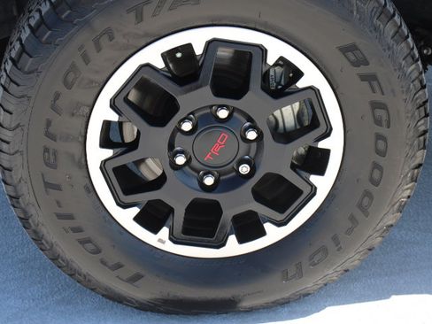 Certified 2024 Toyota Tacoma TRD Off-Road w/ TRD Off Road Premium Package AWD/4WD image 10