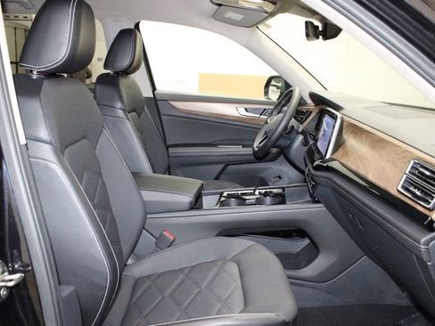 Used 2024 Volkswagen Atlas SE image 14