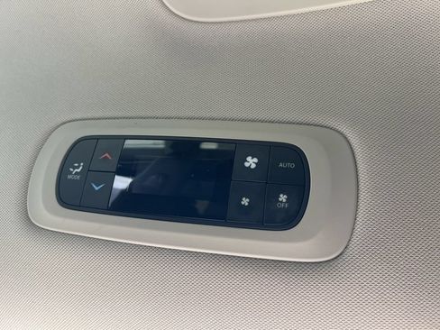 Used 2020 Chrysler Pacifica Touring w/ Advanced Safetytec Group FWD image 38