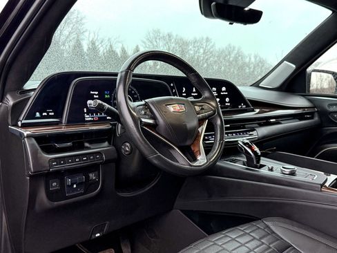 Used 2021 Cadillac Escalade Sport Platinum w/ LPO, ONYX Package image 15