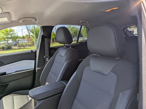 Used 2025 Chevrolet Trax LT FWD image 14