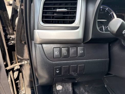 Used 2019 Toyota Highlander SE AWD/4WD image 13