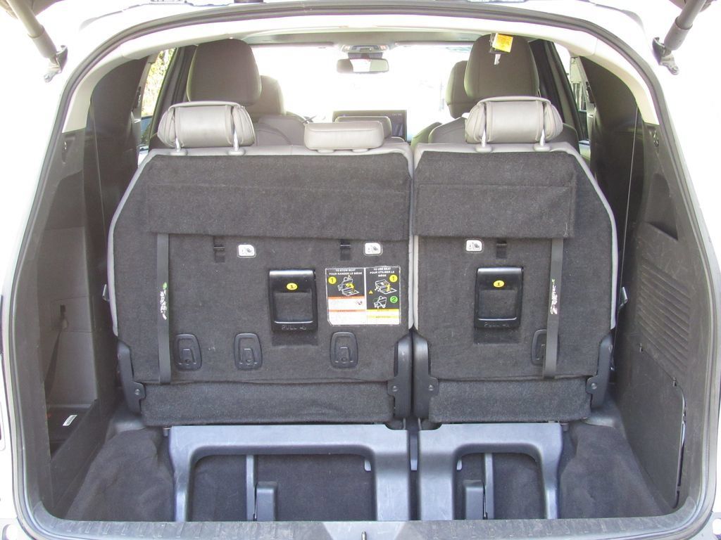 Certified 2025 Toyota Sienna XLE FWD image 23