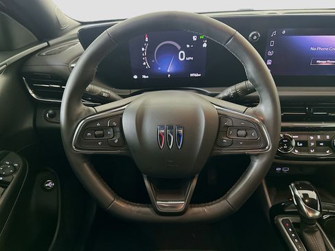 Used 2025 Buick Envista Sport Touring w/ Convenience I Package FWD image 17