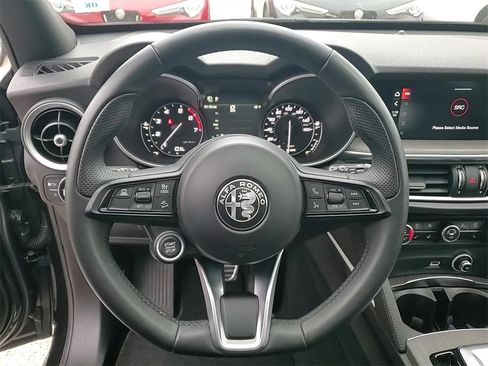 Used 2023 Alfa Romeo Stelvio Ti image 14