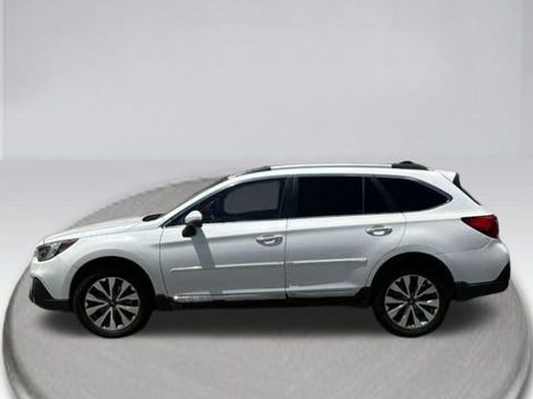 Used 2018 Subaru Outback 3.6R Touring AWD/4WD image 5