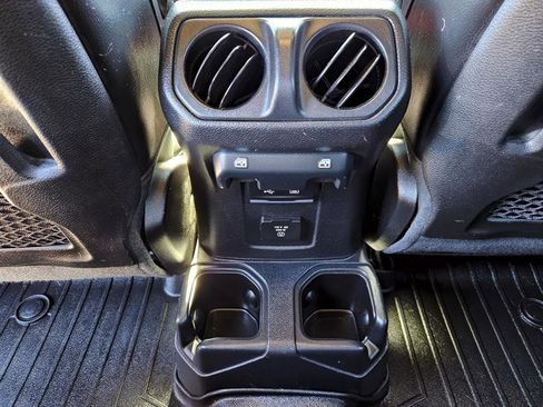 Used 2020 Jeep Gladiator Rubicon image 11