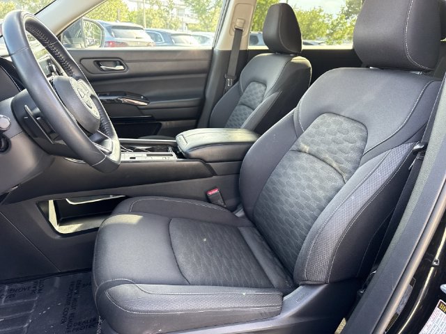 Used 2022 Nissan Pathfinder SV FWD image 11