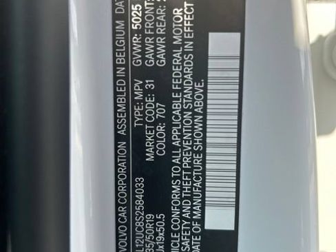Certified 2025 Volvo XC40 B5 Plus AWD/4WD image 30