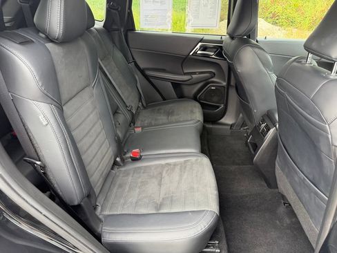 Used 2025 Mitsubishi Outlander SE FWD image 21