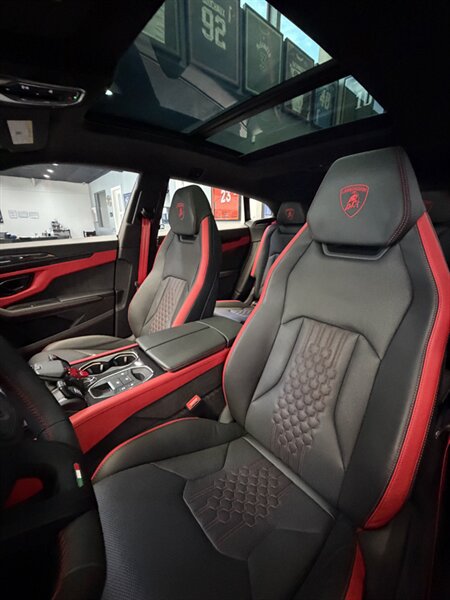 Used 2025 Lamborghini Urus SE AWD/4WD image 14