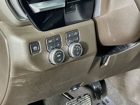 Certified 2026 GMC Sierra 3500 SLT w/ SLT Premium Package AWD/4WD image 9
