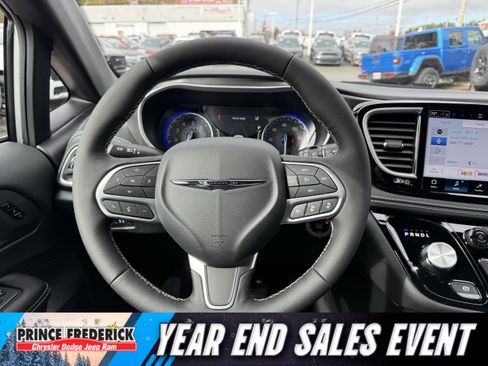 New 2026 Chrysler Pacifica Select image 19