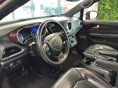 Used 2019 Chrysler Pacifica Limited FWD image 13