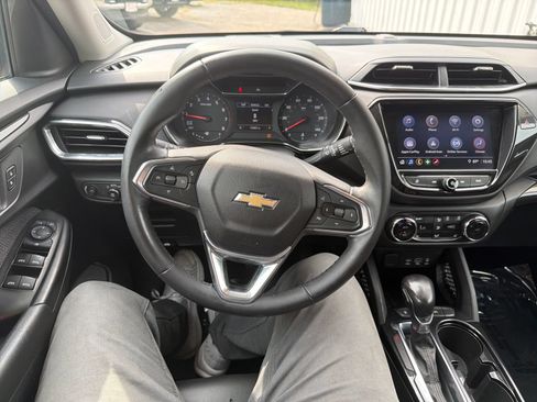 Used 2021 Chevrolet TrailBlazer LT w/ Premium Seating Package FWD image 16