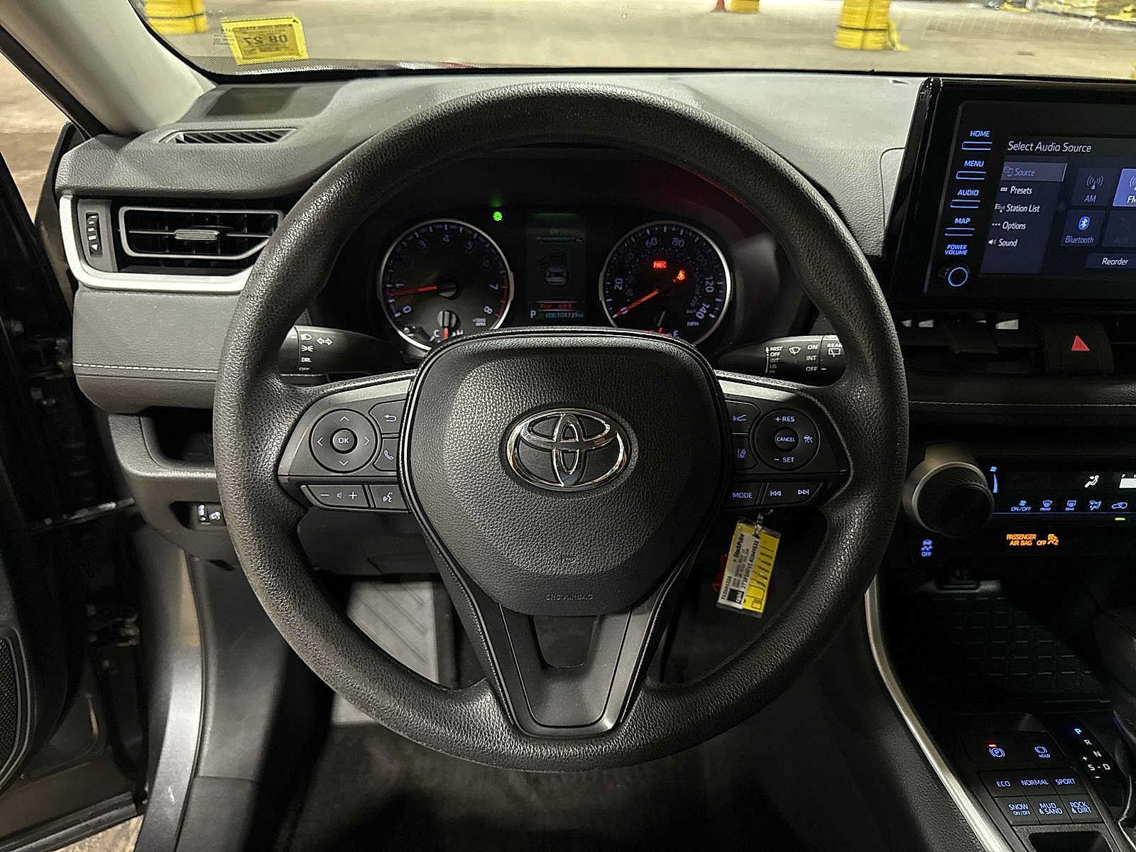 Used 2019 Toyota RAV4 LE AWD/4WD image 18