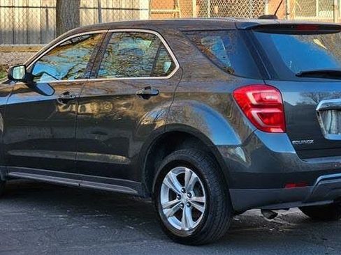 Used 2017 Chevrolet Equinox LS FWD image 3