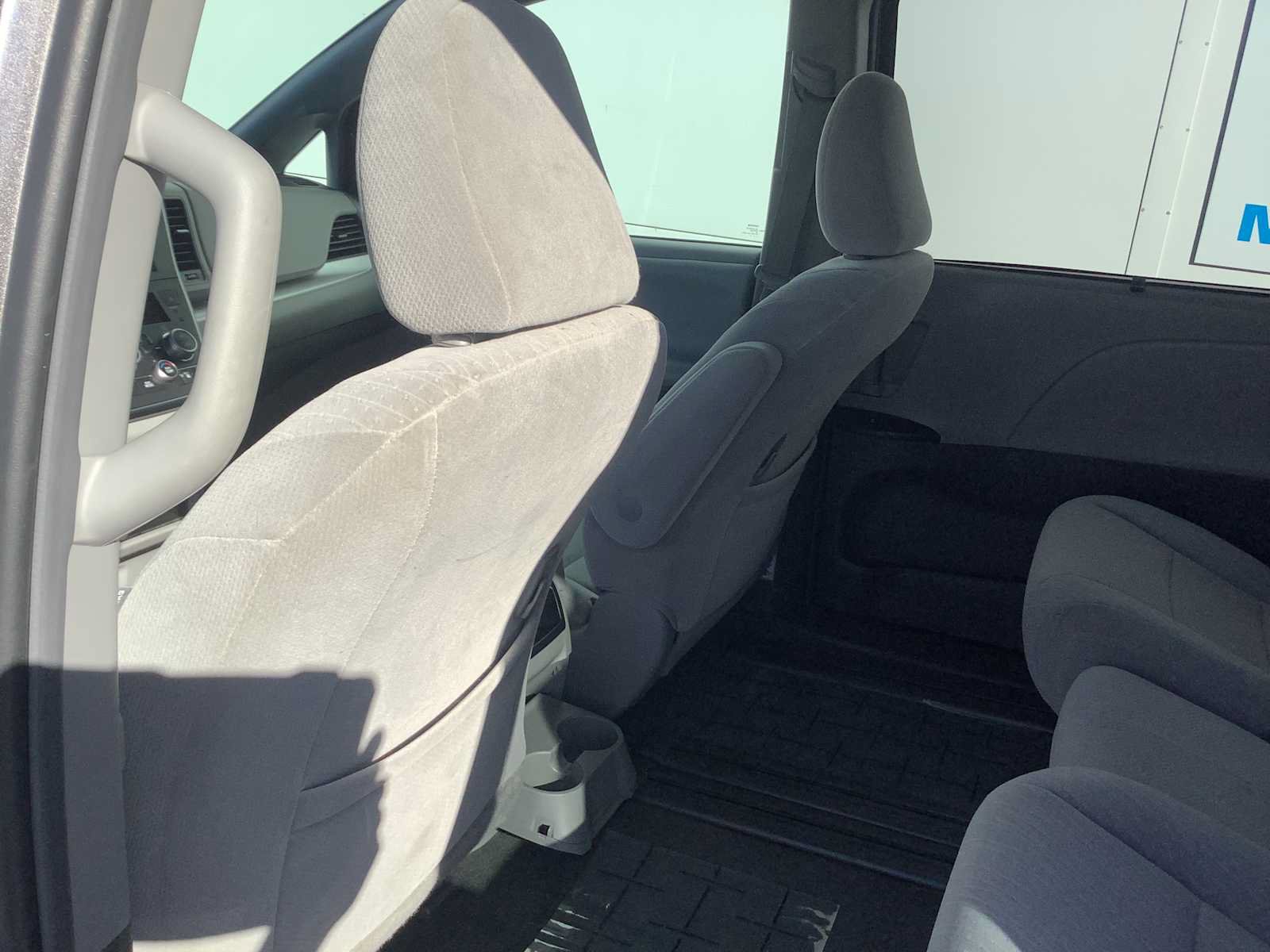 Used 2017 Toyota Sienna LE FWD image 12