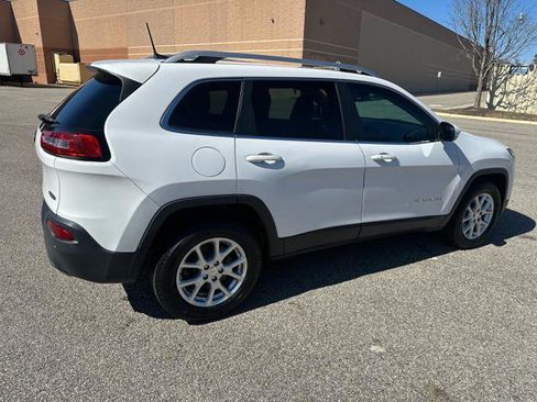 Used 2018 Jeep Cherokee Latitude Plus image 38