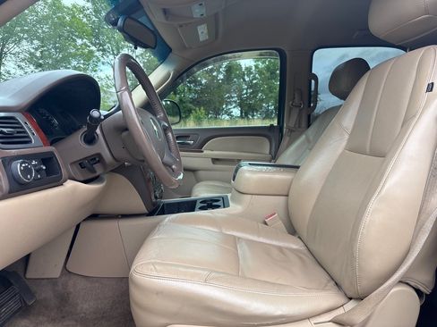 Used 2010 Chevrolet Tahoe LT RWD image 11