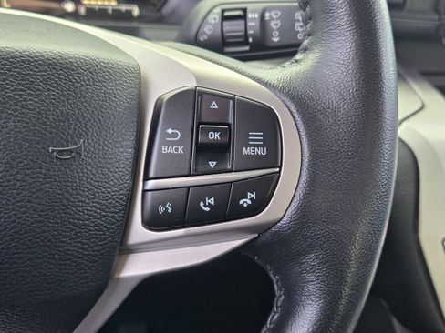 Used 2023 Ford Explorer XLT image 30