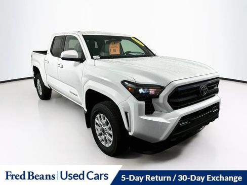 Used 2025 Toyota Tacoma SR5 AWD/4WD image 1