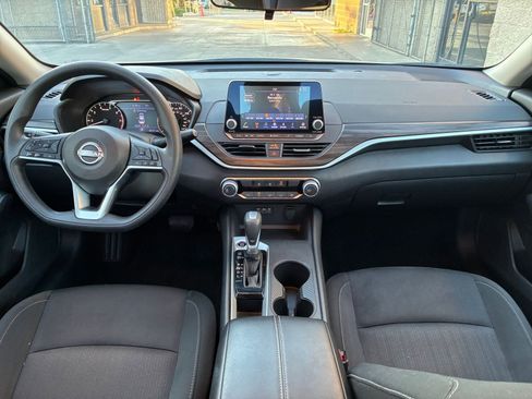 Used 2025 Nissan Altima 2.5 SV FWD image 34