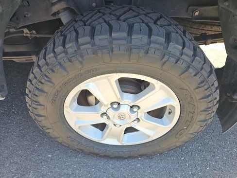 Used 2010 Toyota Tundra 4x4 Double Cab image 21