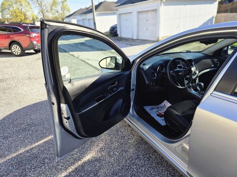Used 2016 Chevrolet Cruze LT w/ Technology Package image 21