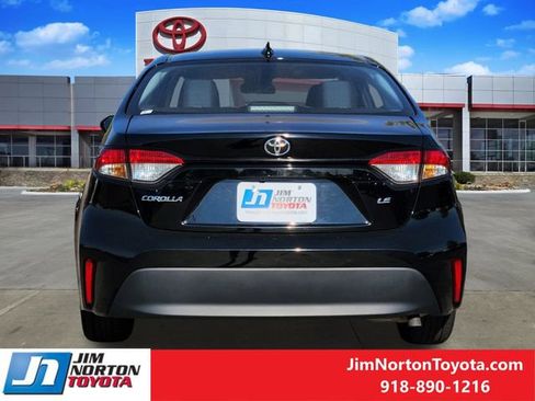 Used 2025 Toyota Corolla LE FWD image 6