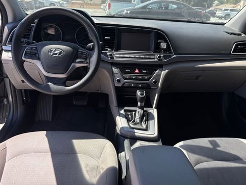 Used 2017 Hyundai Elantra SE FWD image 4