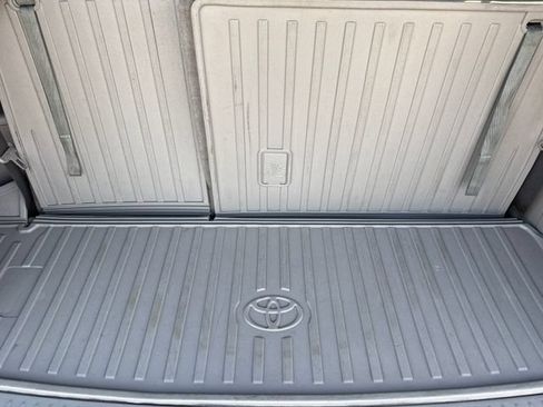 Used 2018 Toyota Highlander Limited Platinum AWD/4WD image 10